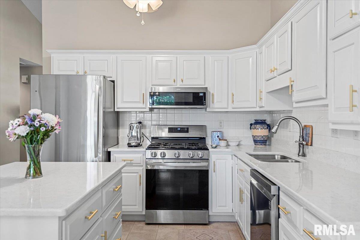 1901 Plover Road Springfield, IL 62711 - Photo 10 of 27