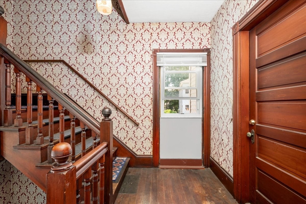 60 Esther Street Worcester, MA 01607 - Photo 3 of 38