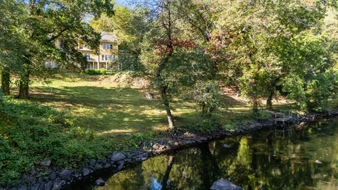 a view of yard with green space