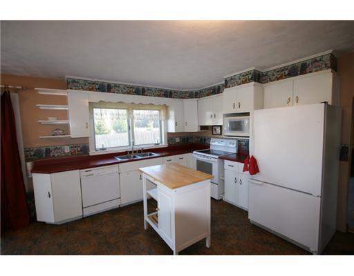 1113 Chase Road Bangor, ME 04401 - Photo 5 of 17 Kitchen.