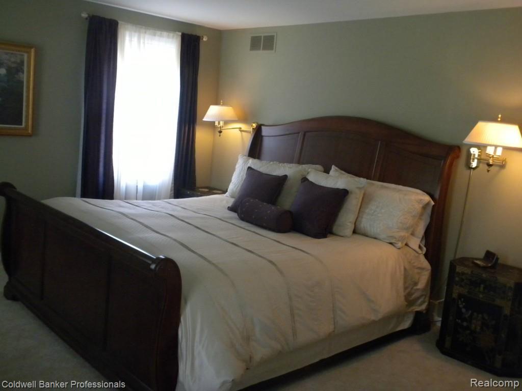 1096 Rock Spring Road Bloomfield Hills, MI 48304 - Photo 21 of 37 DSCN6167.jpg