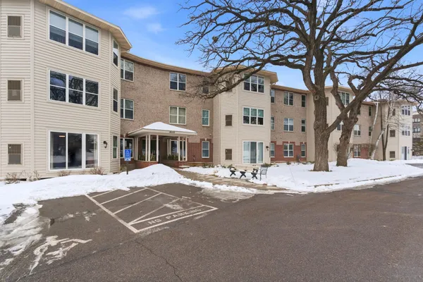 $329,900 | 8500 Franlo Road, Unit 212, Eden Prairie, MN 55344