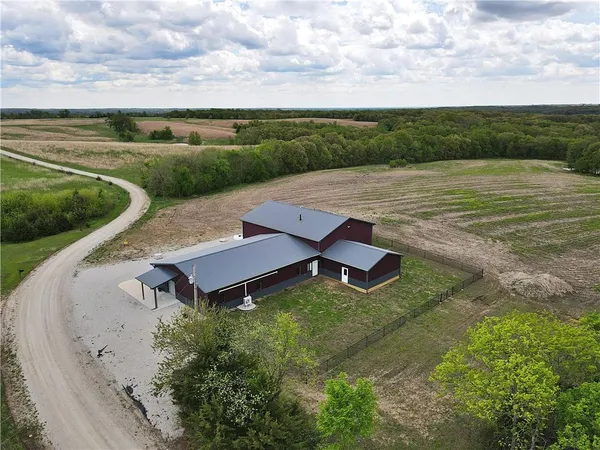 $950,000 | 32184 East 237th Street, Ridgeway, MO 64481