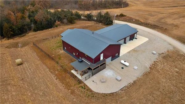 $950,000 | 32184 East 237th Street, Ridgeway, MO 64481