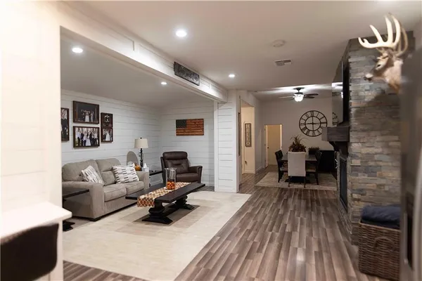 $950,000 | 32184 East 237th Street, Ridgeway, MO 64481