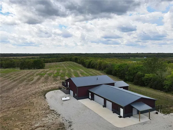 $950,000 | 32184 East 237th Street, Ridgeway, MO 64481