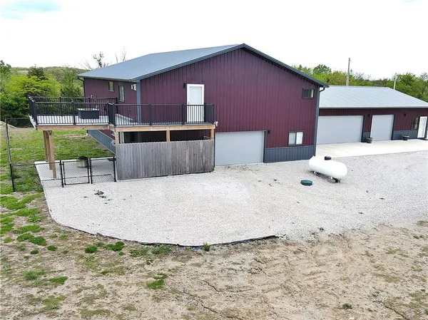 $950,000 | 32184 East 237th Street, Ridgeway, MO 64481