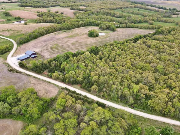 $950,000 | 32184 East 237th Street, Ridgeway, MO 64481