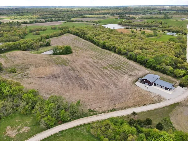 $950,000 | 32184 East 237th Street, Ridgeway, MO 64481