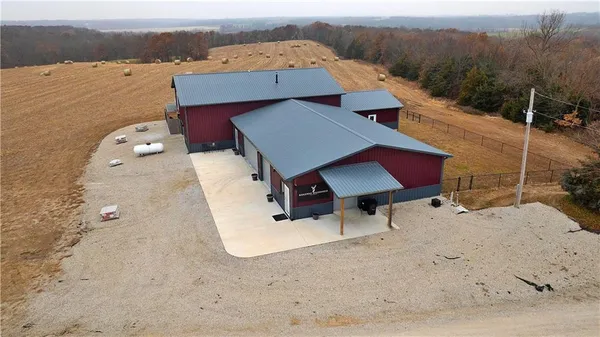 $950,000 | 32184 East 237th Street, Ridgeway, MO 64481