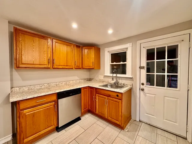 $2,300 | 84 Reed Street, Unit 84, Worcester, MA 01602