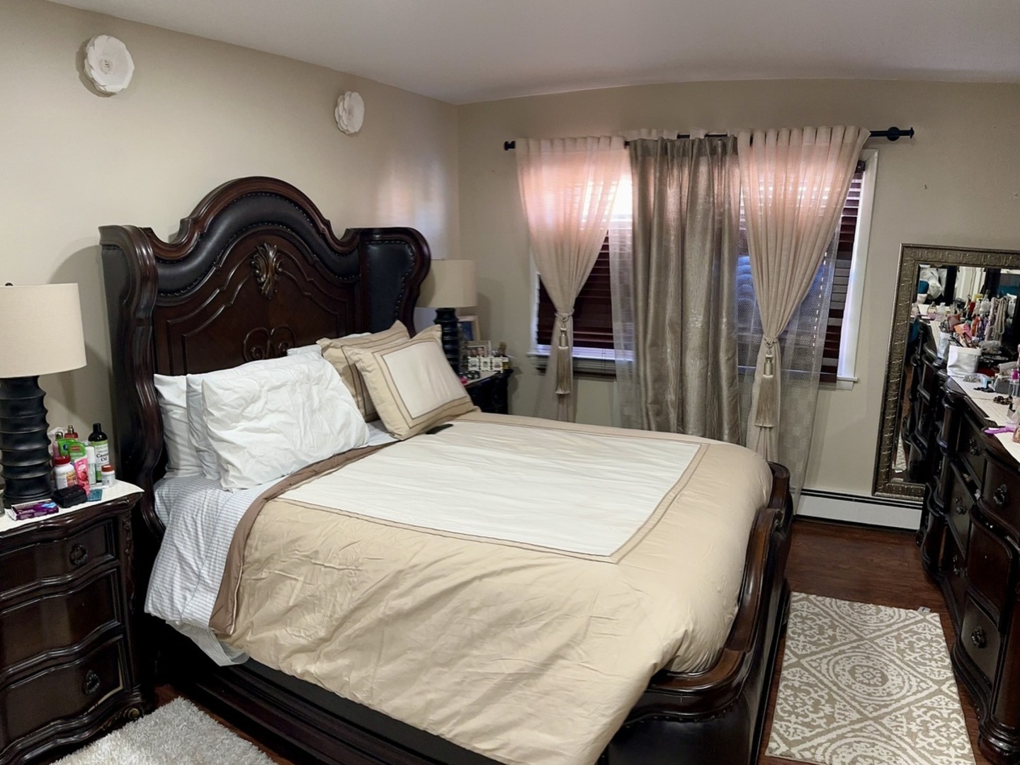 7008 O'Connell Drive, Unit 201 Chicago Ridge, IL 60415 - Photo 13 of 21 a bedroom with a bed and lamp