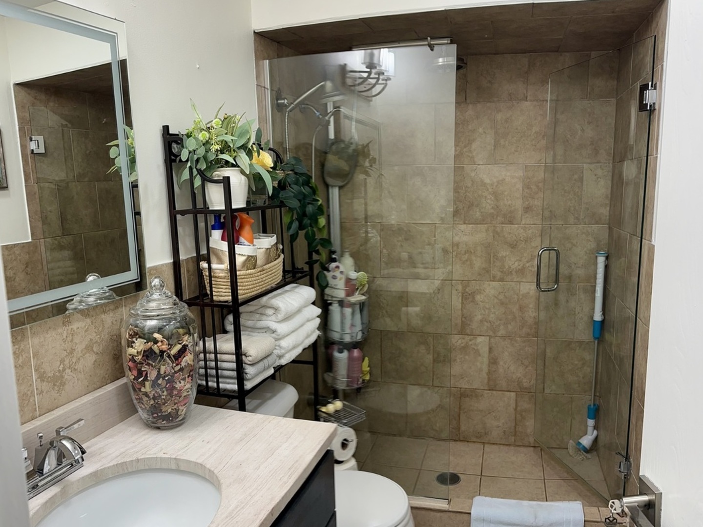 7008 O'Connell Drive, Unit 201 Chicago Ridge, IL 60415 - Photo 14 of 21 a bathroom with a sink and a mirror