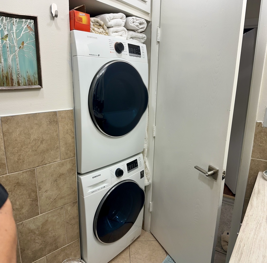 7008 O'Connell Drive, Unit 201 Chicago Ridge, IL 60415 - Photo 15 of 21 a utility room with dryer and washer