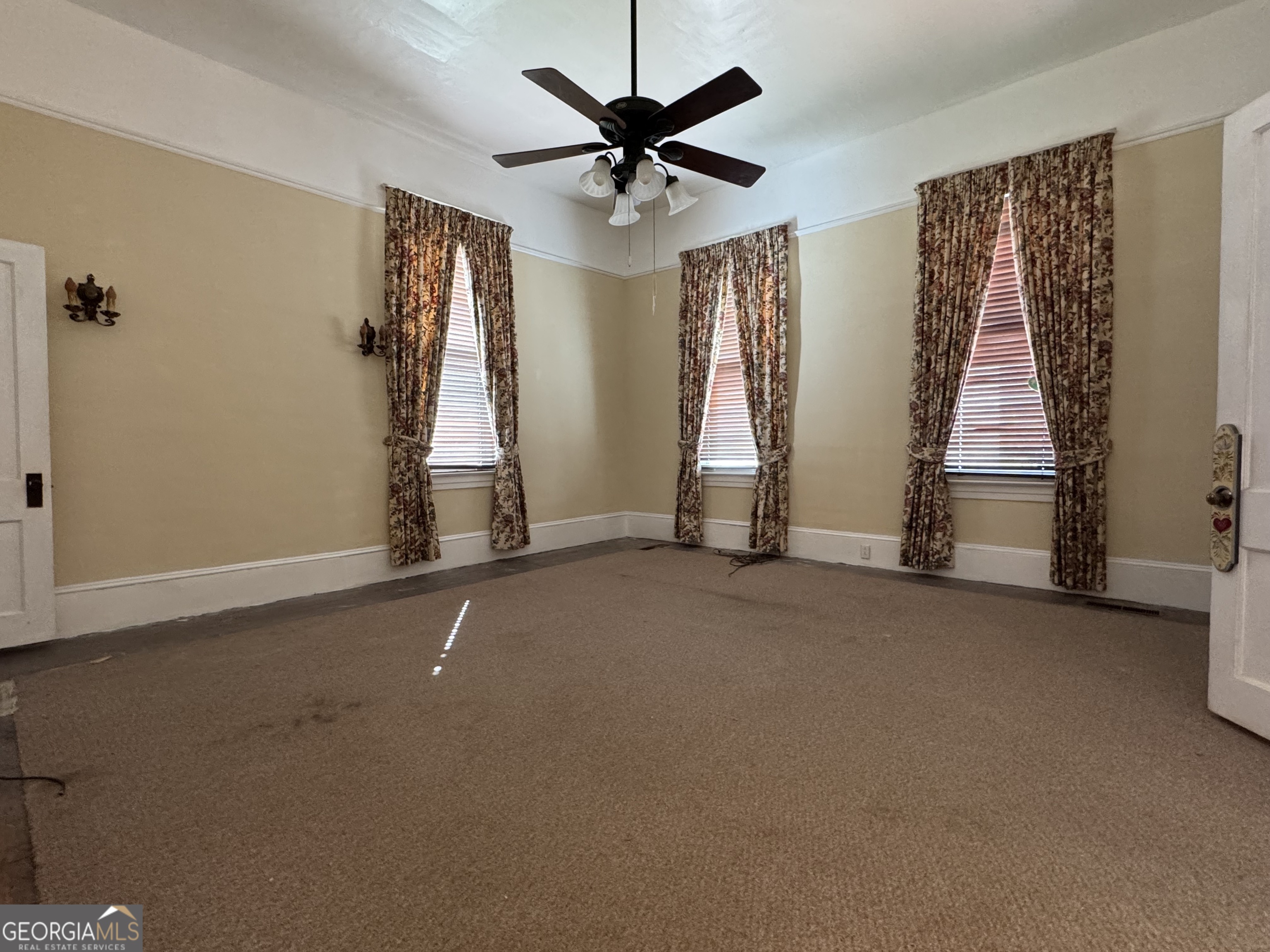 222 Church Street Lexington, GA 30648 - Photo 21 of 50 an empty room with windows and fan