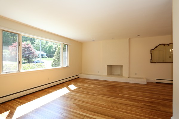 28 Highgate Road Framingham, MA 01701 - Photo 2 of 22 Gallery Image 2