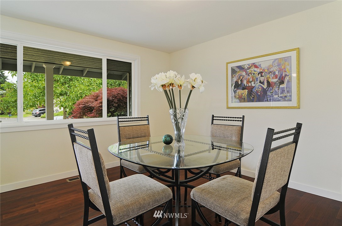 2025 Southeast 18th Court Renton, WA 98055 - Photo 3 of 10