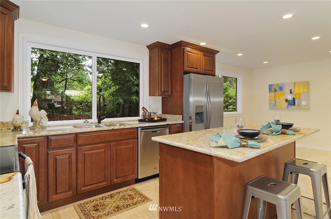 2025 Southeast 18th Court Renton, WA 98055 - Photo 4 of 10