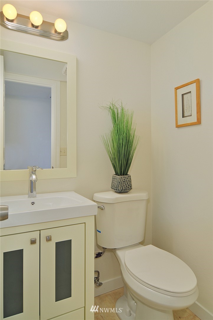 2025 Southeast 18th Court Renton, WA 98055 - Photo 6 of 10