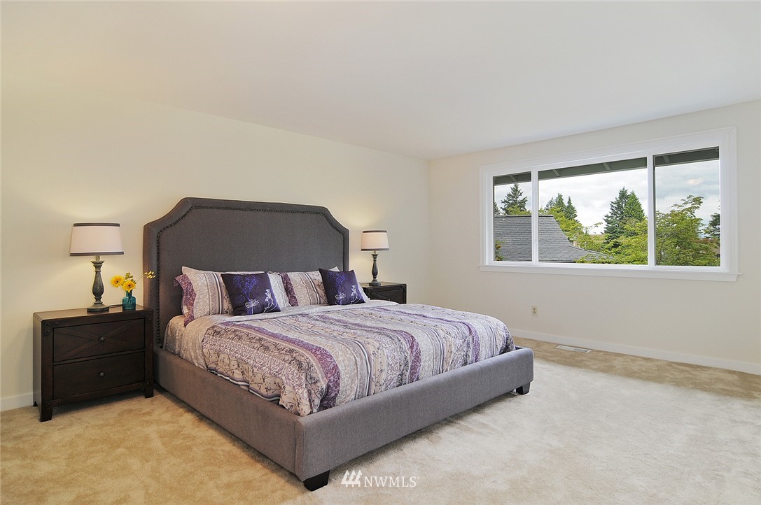 2025 Southeast 18th Court Renton, WA 98055 - Photo 7 of 10