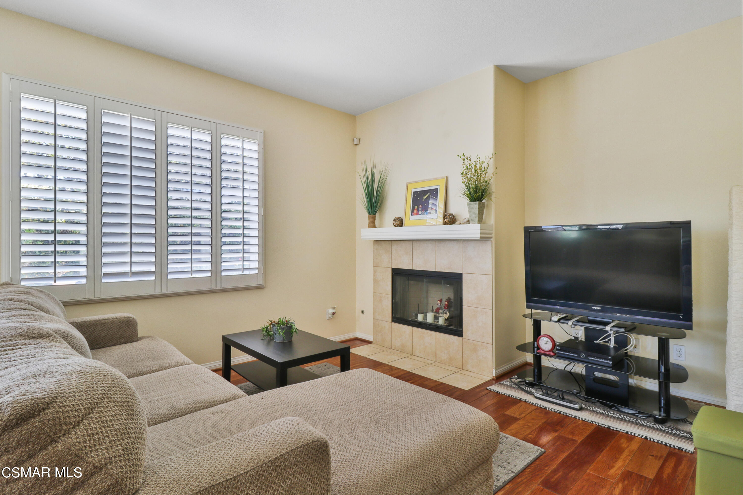 5281 Davidson Drive Oxnard, CA 93033 - Photo 8 of 38 a living room with furniture and a flat screen tv
