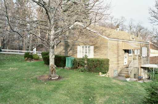 1021 Wible Run Road Pittsburgh, PA 15209 - Photo 3 of 8 Yard/Garden.