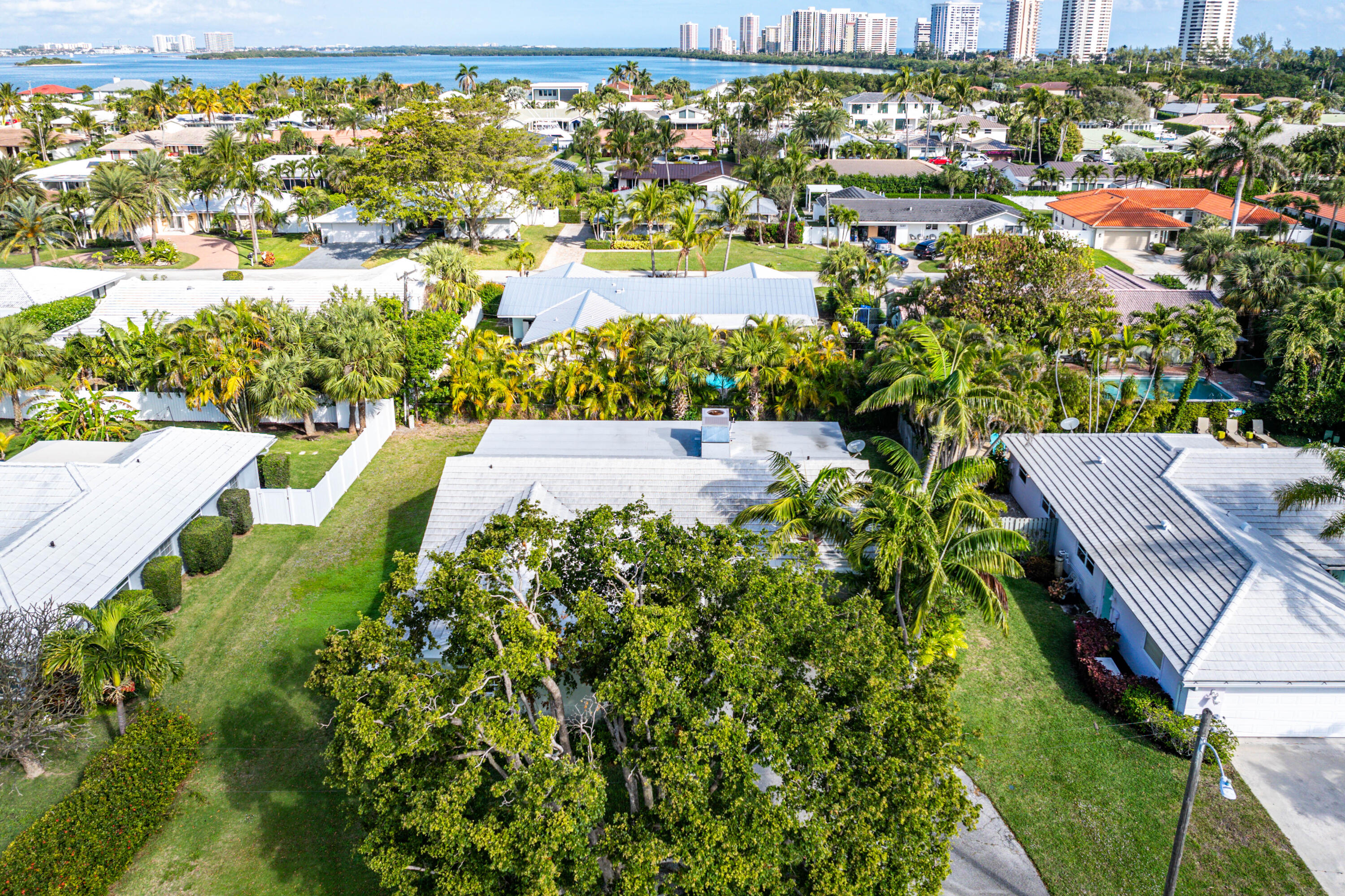 1210 Dolphin Road Singer Island, FL 33404 - Photo 3 of 41 3BR 2BA
