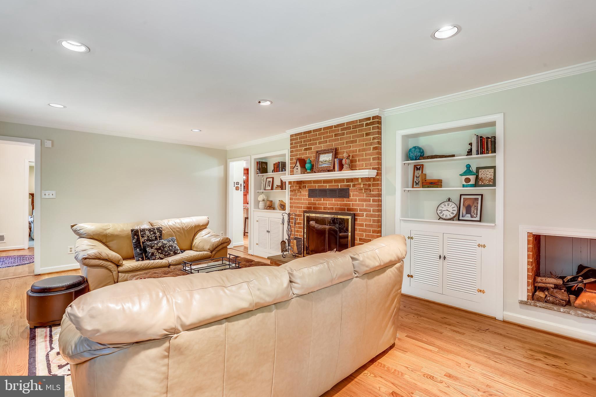 9600 Brink Road Gaithersburg, MD 20882 - Photo 19 of 66 Family room w/beautiful built-ins