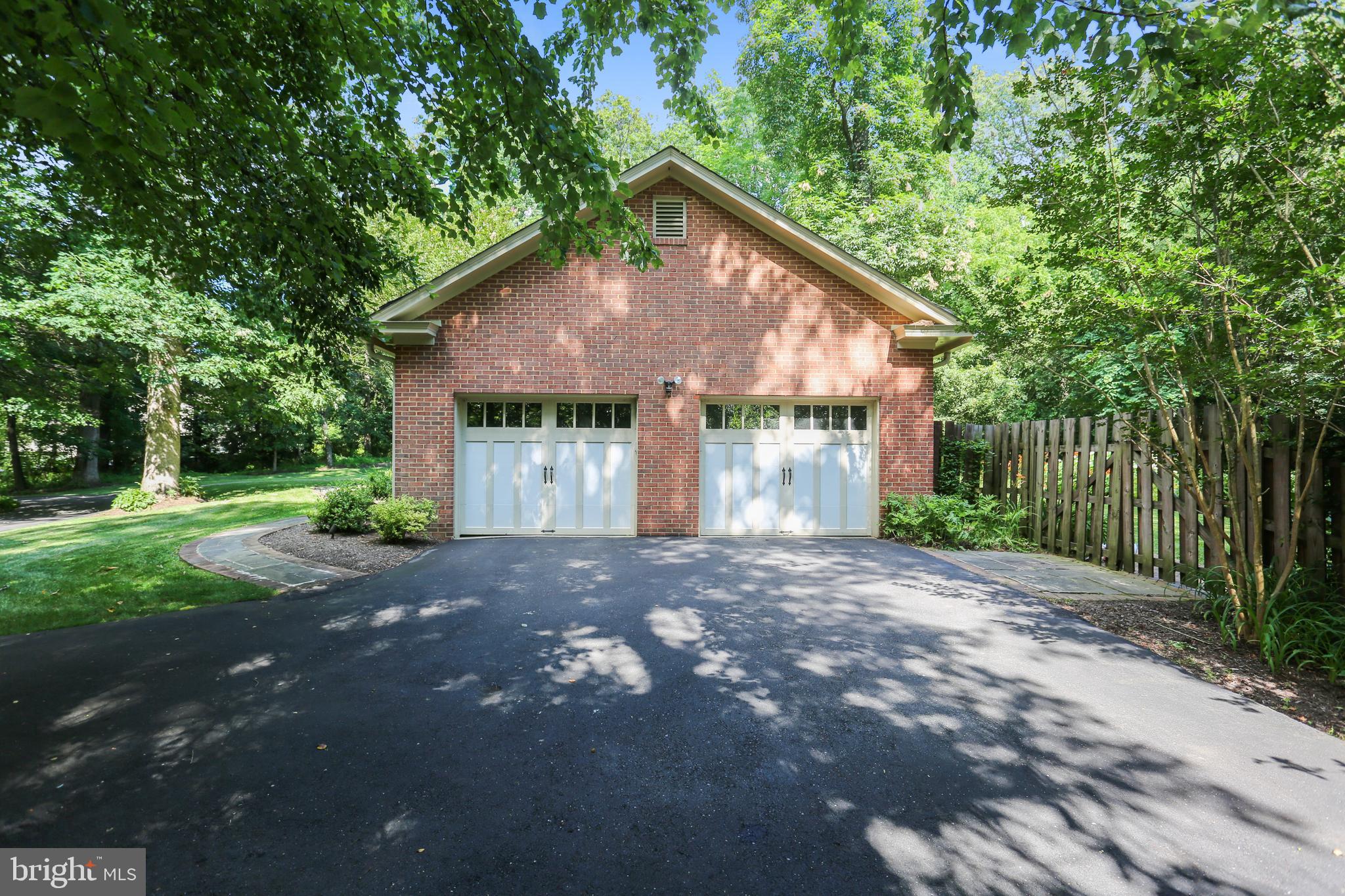 9600 Brink Road Gaithersburg, MD 20882 - Photo 50 of 66 Side-load garage