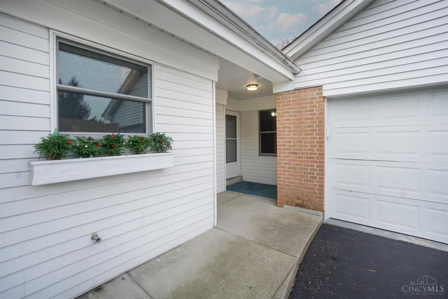 9027 Winton Road Cincinnati, OH 45231 - Photo 2 of 41
