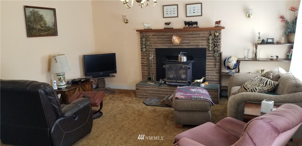 1522 West Badger Road Custer, WA 98240 - Photo 8 of 12