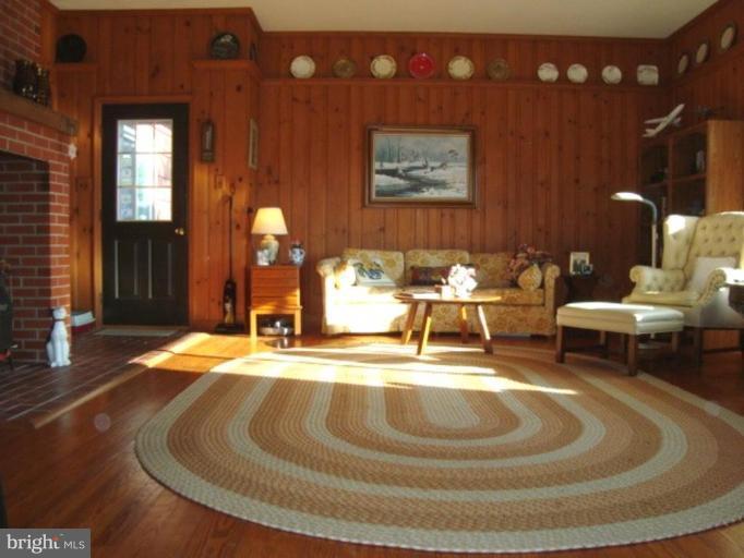 6906 Hunting Creek Road Hurlock, MD 21643 - Photo 4 of 27 Family Room