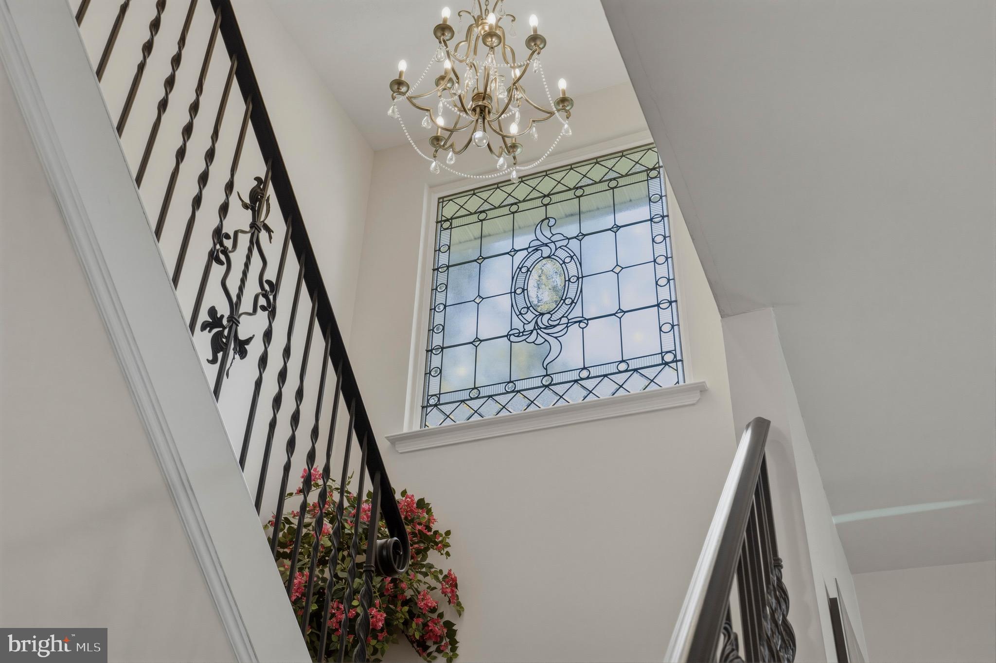 13494 Proctor Road Philadelphia, PA 19116 - Photo 21 of 59 Custom window and chandelier