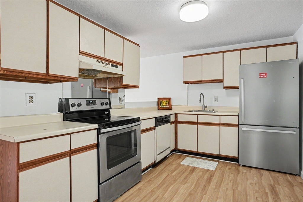 181 Littleton Road, Unit 211 Chelmsford, MA 01824 - Photo 5 of 22 Gallery Image 5