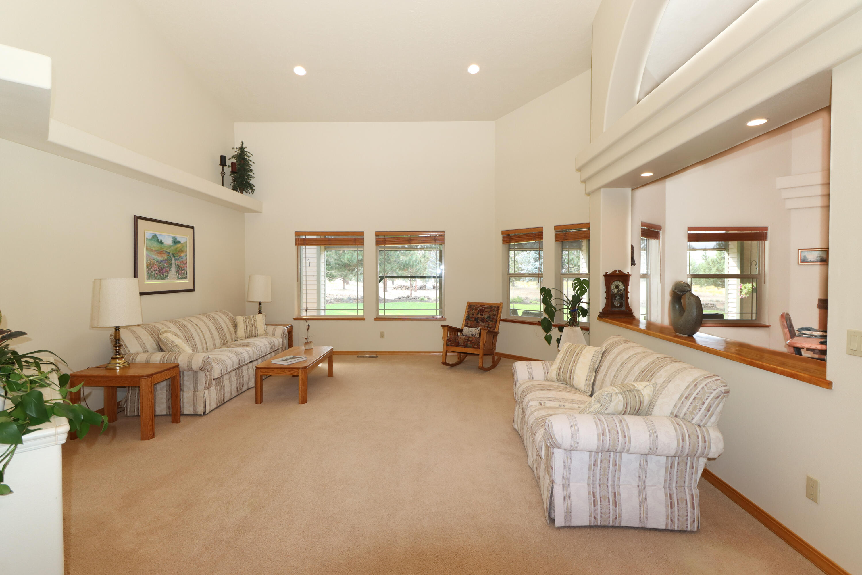 60485 Billadeau Road Bend, OR 97702 - Photo 6 of 47 Formal Living Room