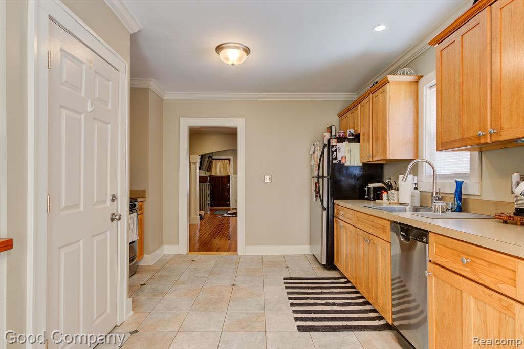 920 East Lincoln Avenue Royal Oak, MI 48067 - Photo 9 of 35