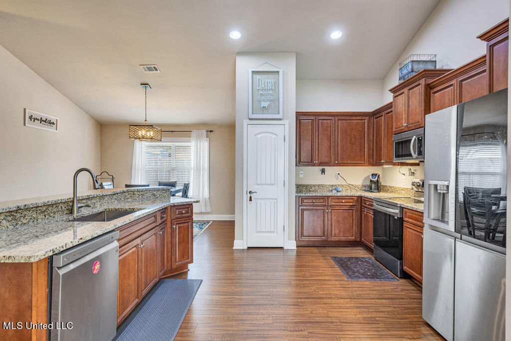 16434 Orange Grove Road Gulfport, MS 39503 - Photo 11 of 36 16434OrangeGroveRd-11