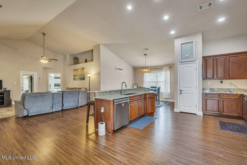 16434 Orange Grove Road Gulfport, MS 39503 - Photo 7 of 36 16434OrangeGroveRd-7