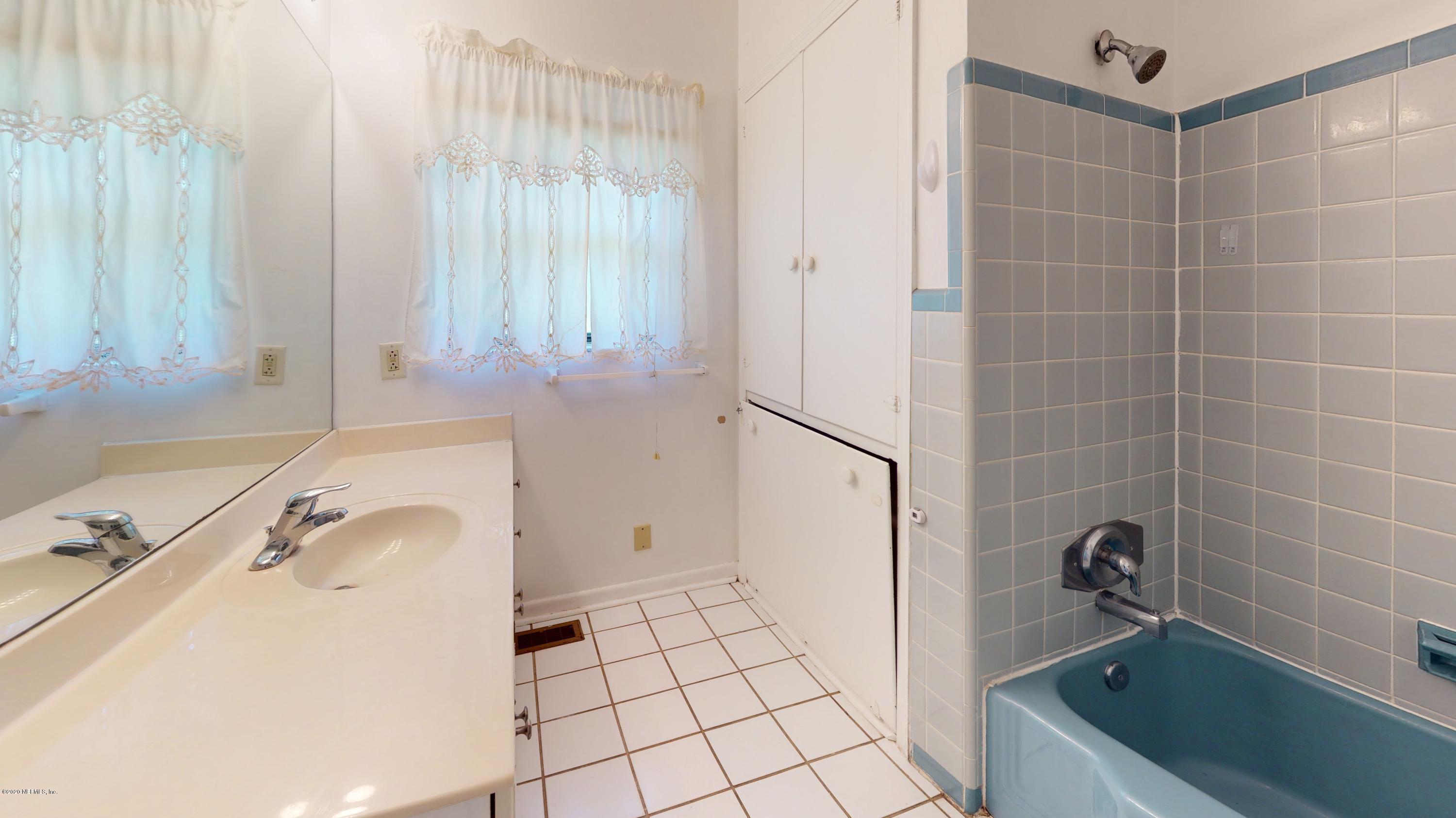 1040 Penman Road Neptune Beach, FL 32266 - Photo 20 of 34 FamBth1