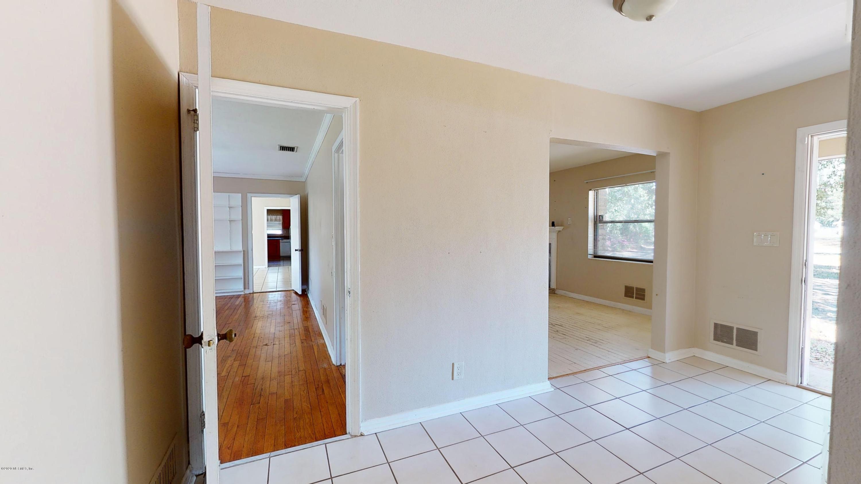 1040 Penman Road Neptune Beach, FL 32266 - Photo 21 of 34 Foyer _ Fam _ Liv