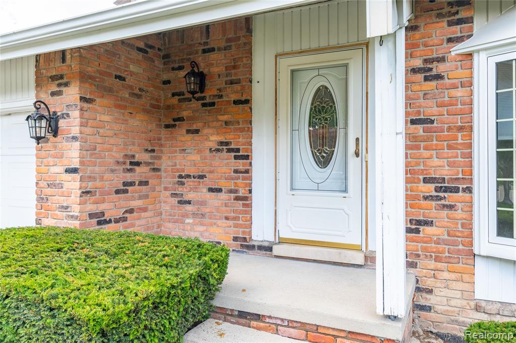 42352 Park Ridge Road Novi, MI 48375 - Photo 2 of 40 Gallery Image 2