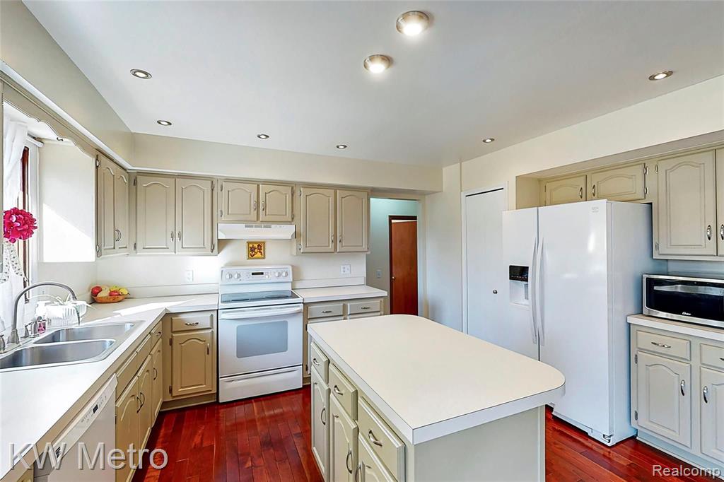 1722 Snowden Circle Rochester Hills, MI 48306 - Photo 13 of 39