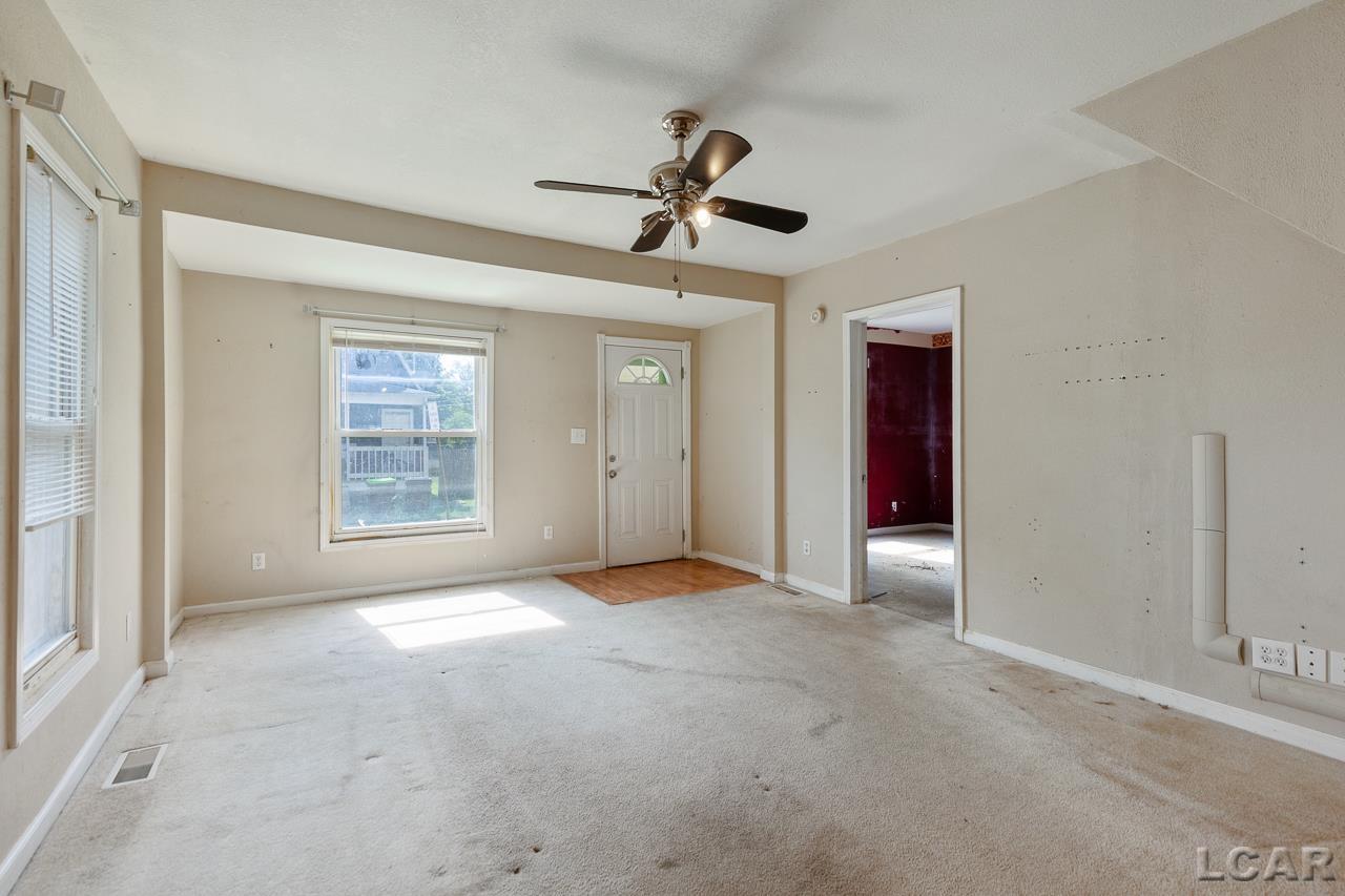 328 Crystal Spring Avenue Adrian, MI 49221 - Photo 9 of 24 50155313-7596004d-0349-43e1-818b-496a0eb19ff5.JPG