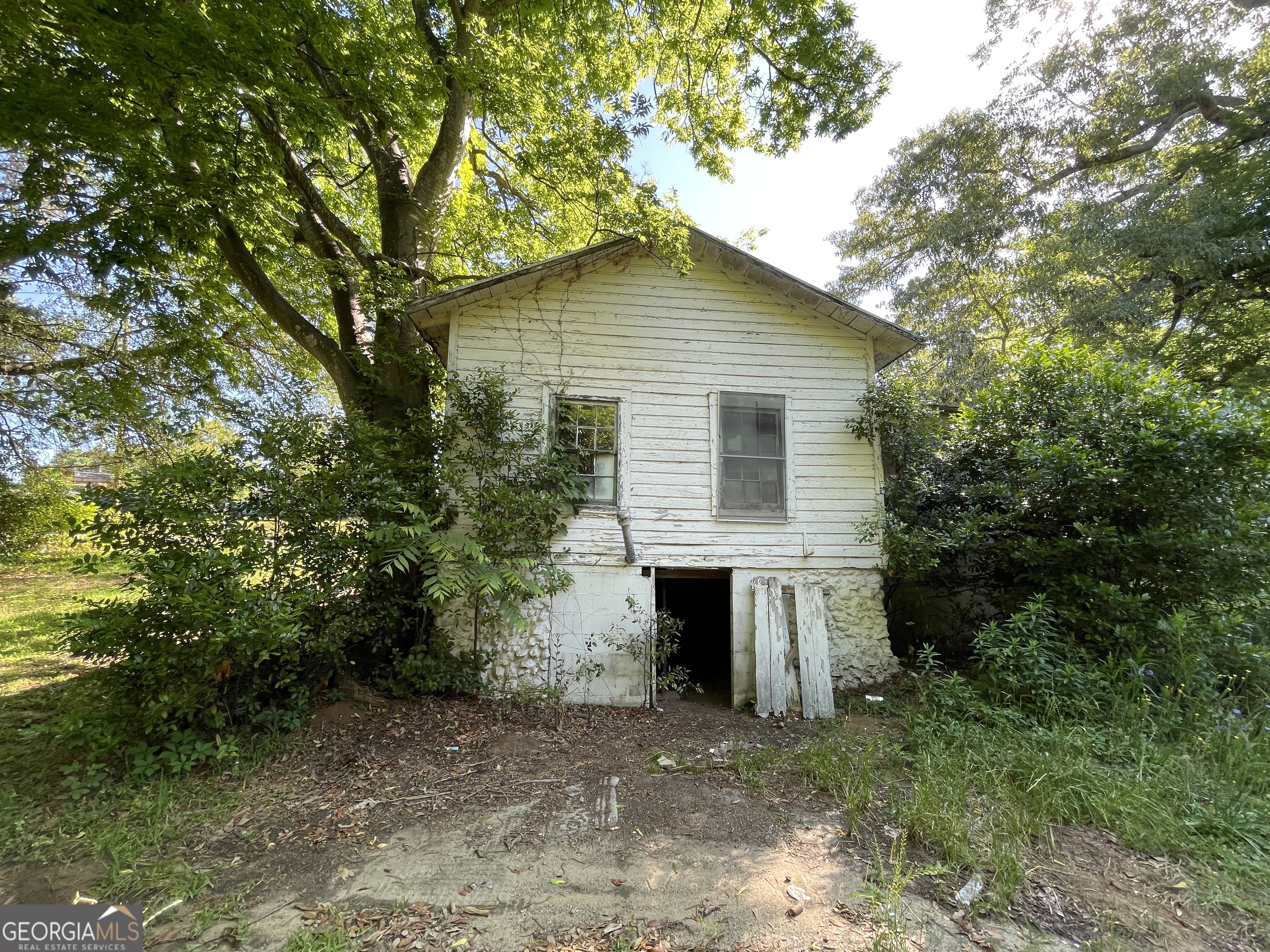 129 7th Street Cochran, GA 31014 - Photo 14 of 18 a front view of house with yard and trees