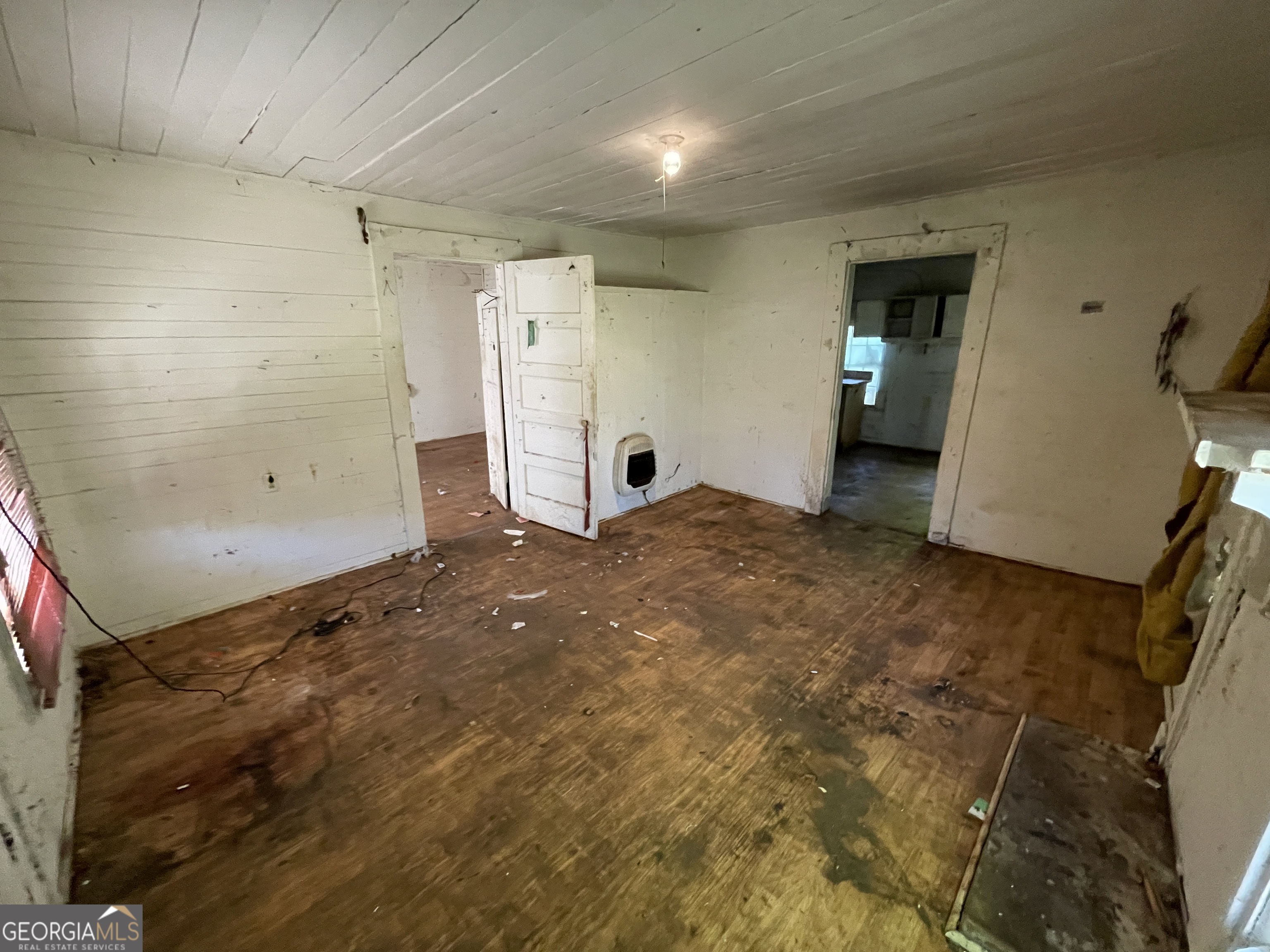 129 7th Street Cochran, GA 31014 - Photo 3 of 18 a view of empty room