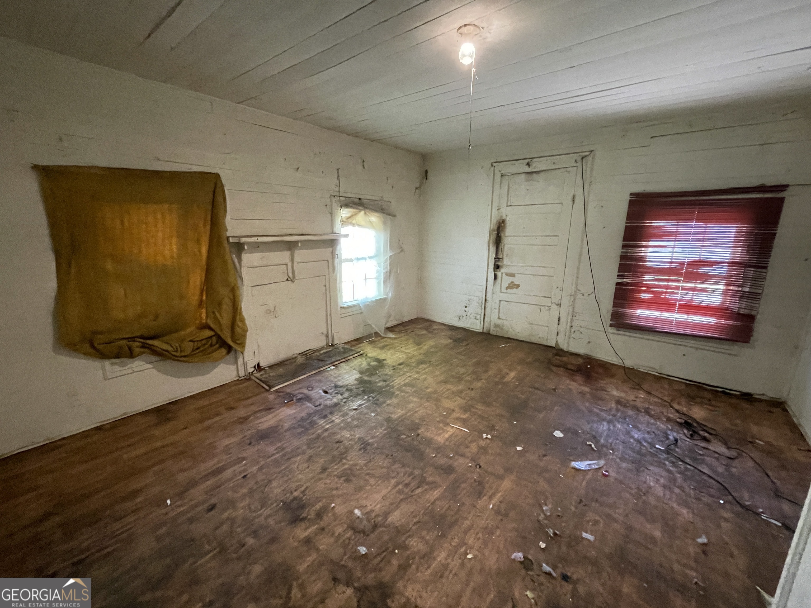 129 7th Street Cochran, GA 31014 - Photo 4 of 18 a view of empty room