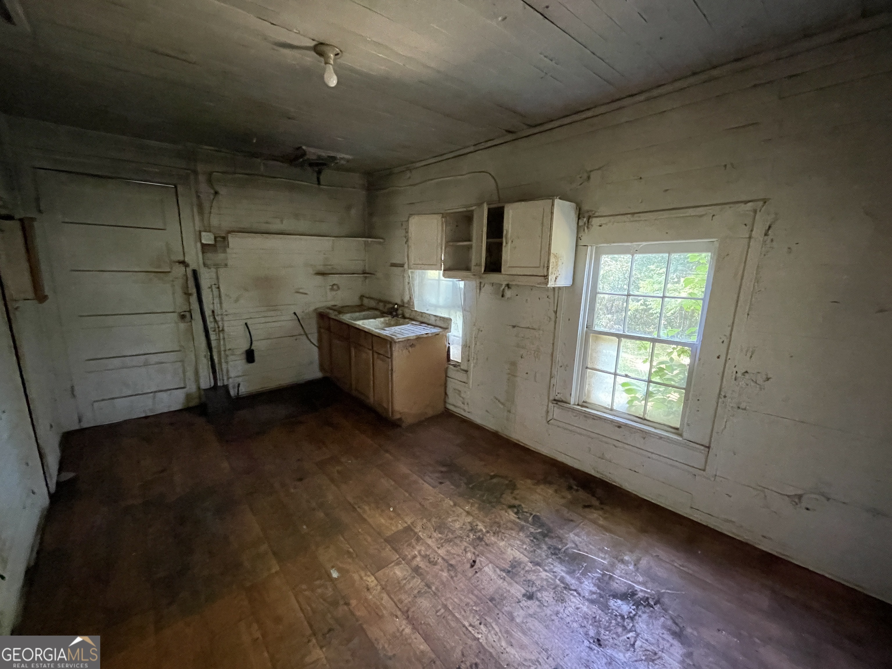 129 7th Street Cochran, GA 31014 - Photo 5 of 18 a view of a storage & utility room