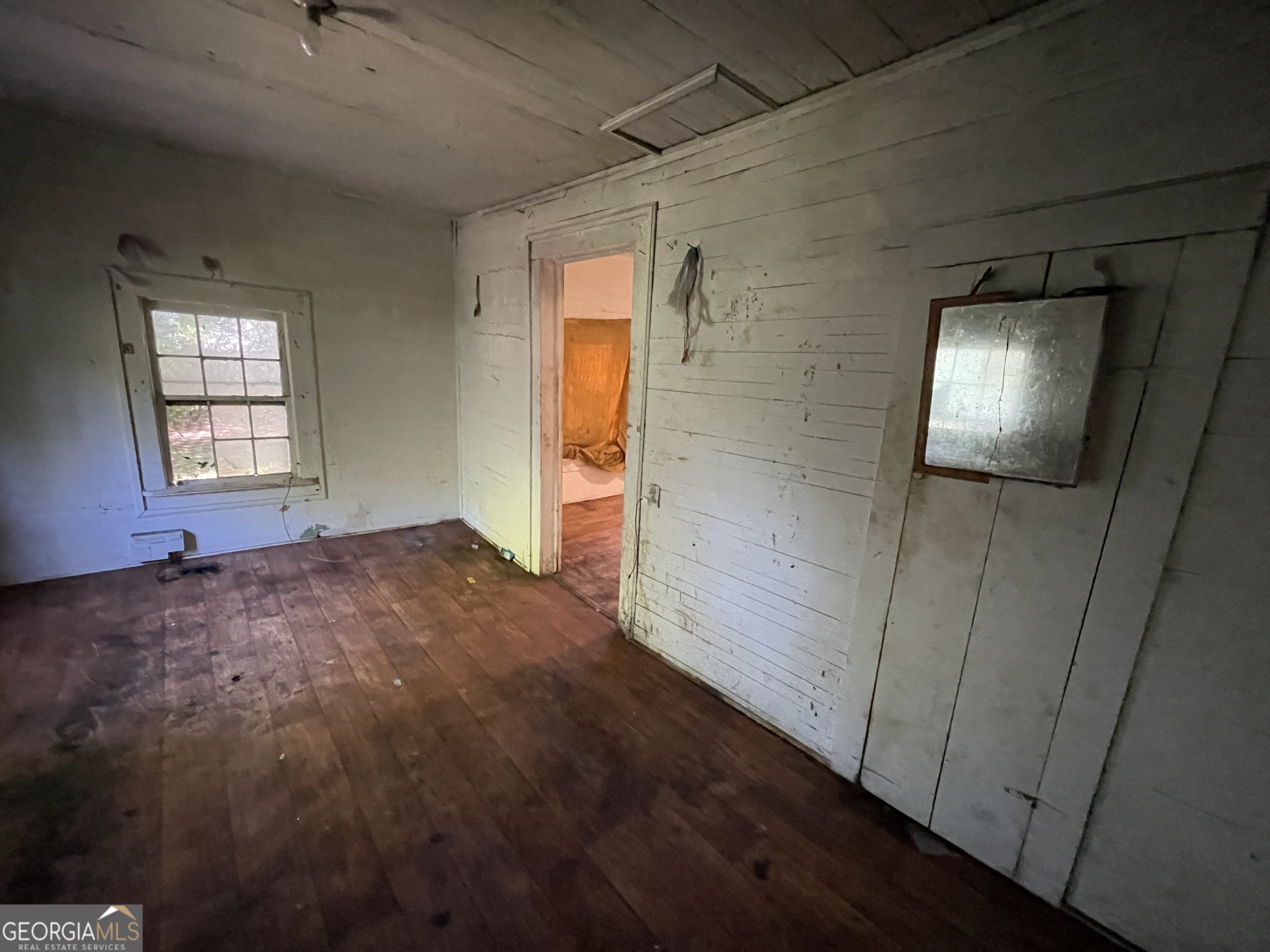 129 7th Street Cochran, GA 31014 - Photo 6 of 18 a view of empty room