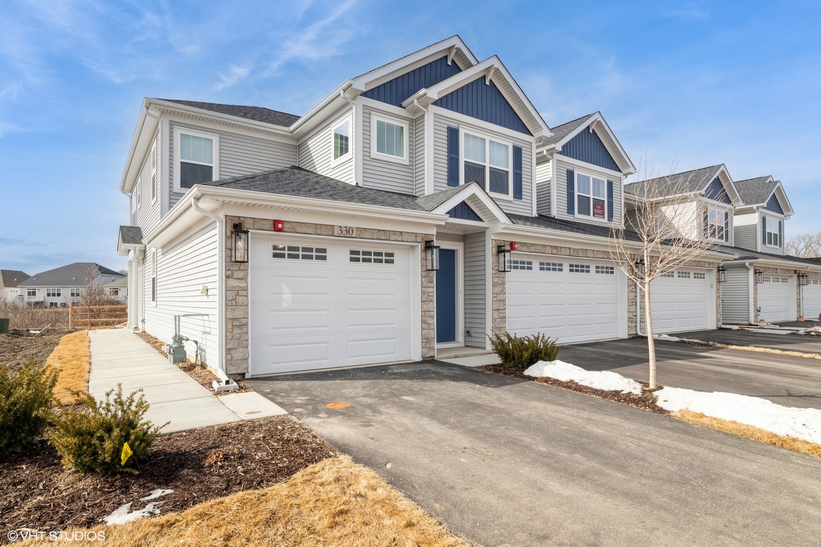 385 Masters Drive Addison, IL 60101 - Photo 1 of 17 a front view of a house with a yard