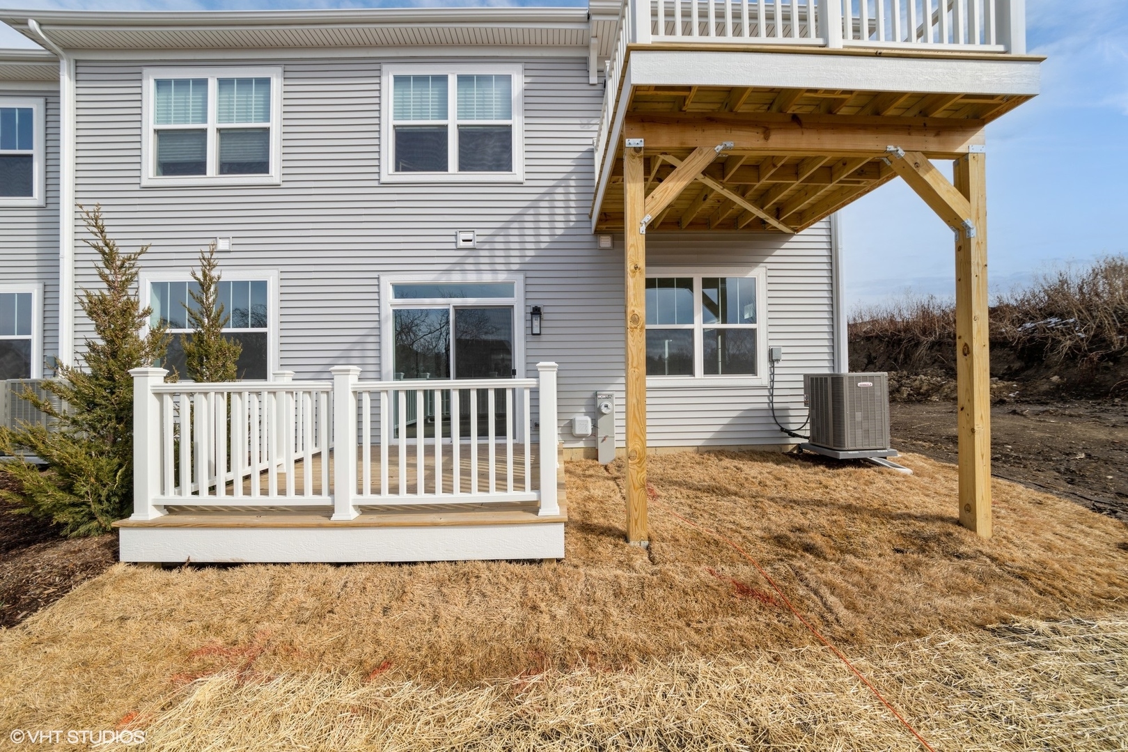 385 Masters Drive Addison, IL 60101 - Photo 14 of 17 a view of a house with wooden fence